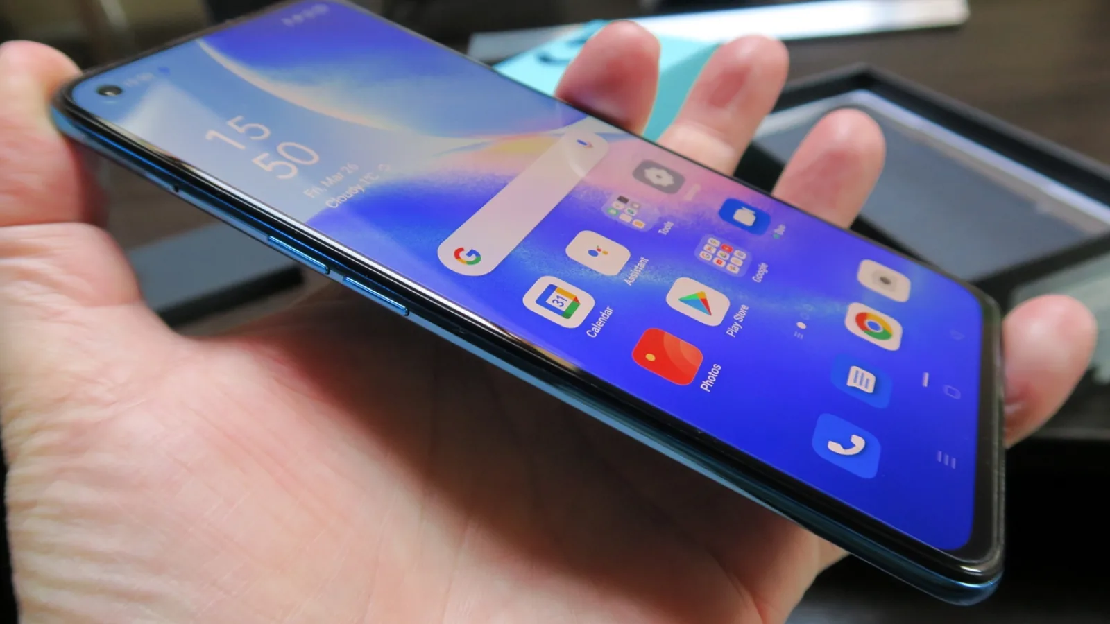 Oppo Reno5 5G: Display excelent pentru Netflix şi gaming