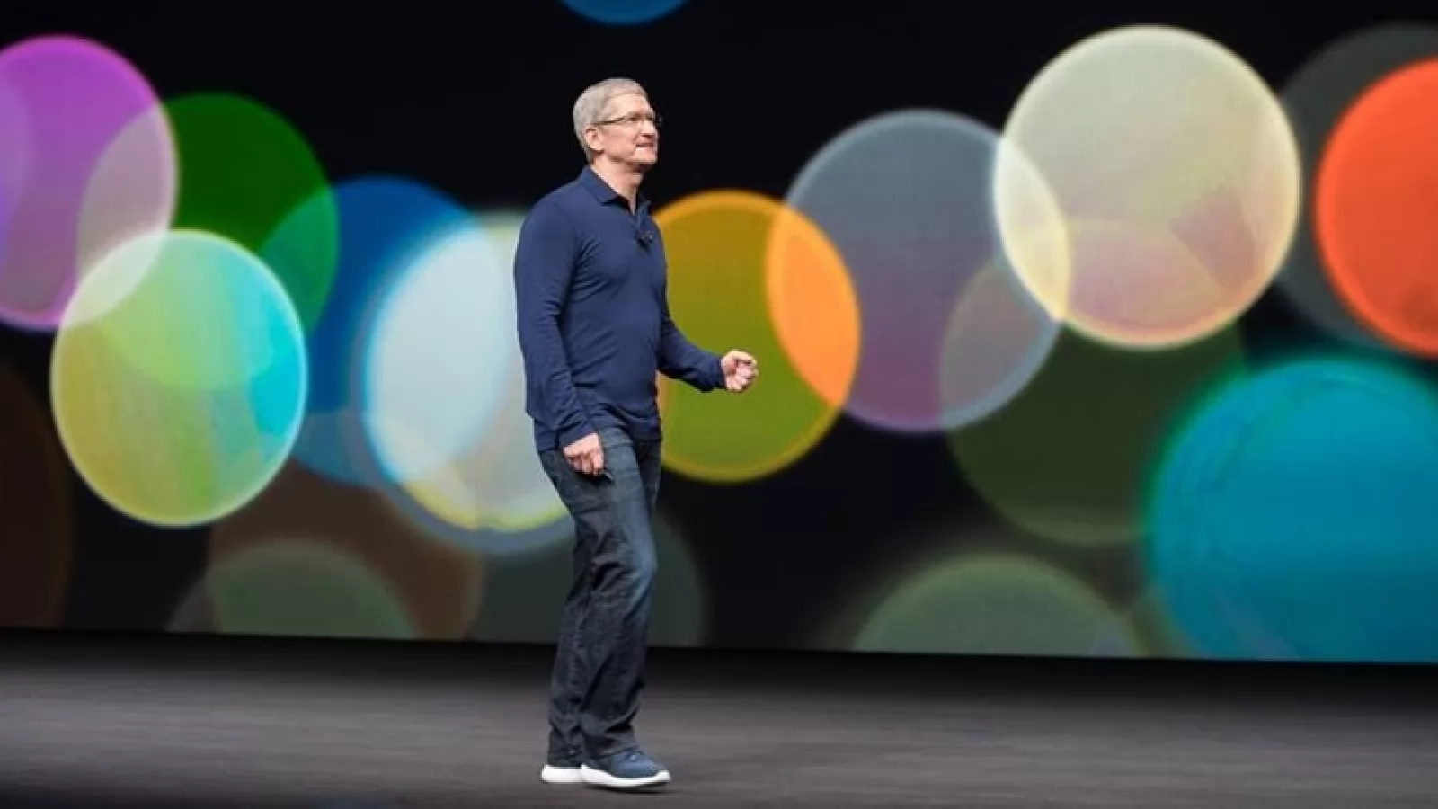 Tim Cook oferă un teaser pentru o cască/ochelari cu realitate augmentată într-un interviu cu NY Times
