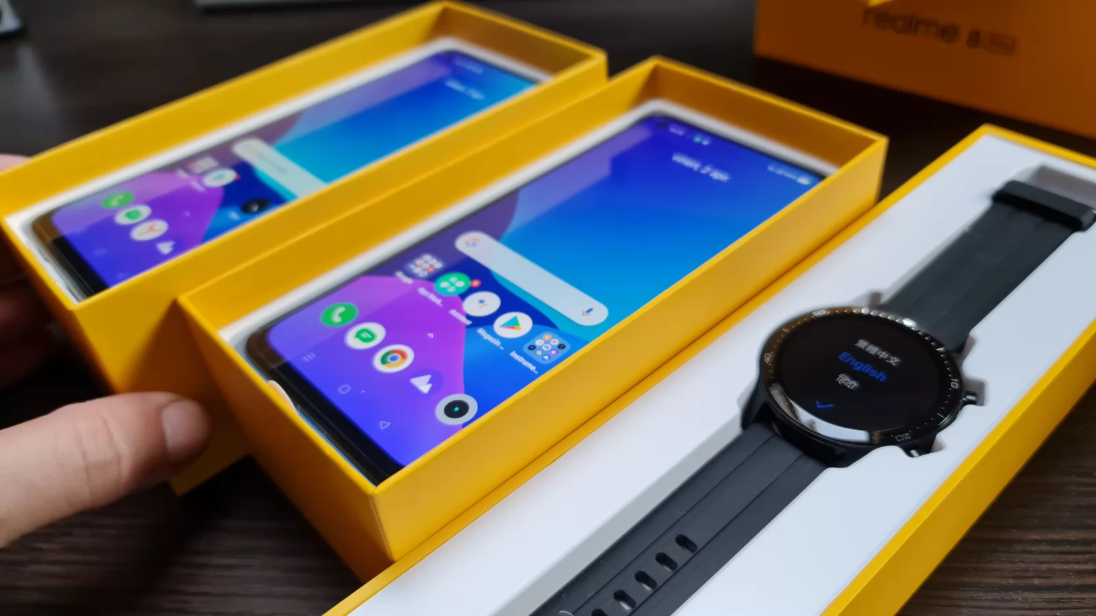 [Update Câștigător] Concurs: Poţi câştiga un telefon Realme 8 şi un ceas Realme Watch S Pro; Iată condiţiile!