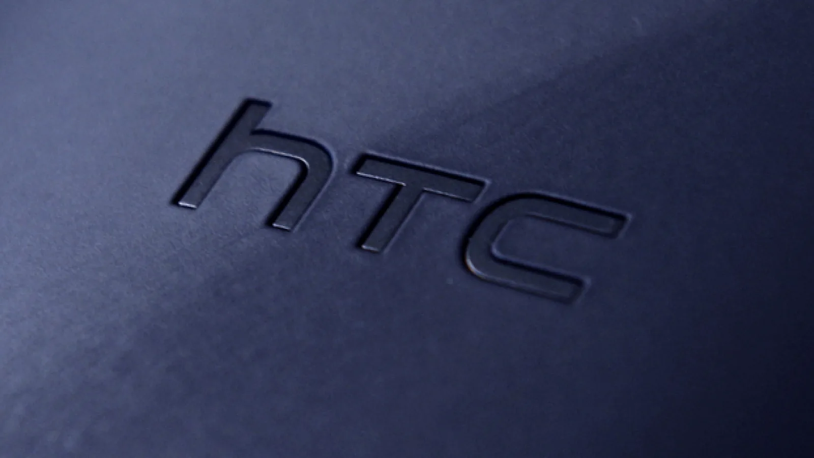HTC M7 va fi un super smartphone negru "cu interfața curată"; Iată noi detalii!