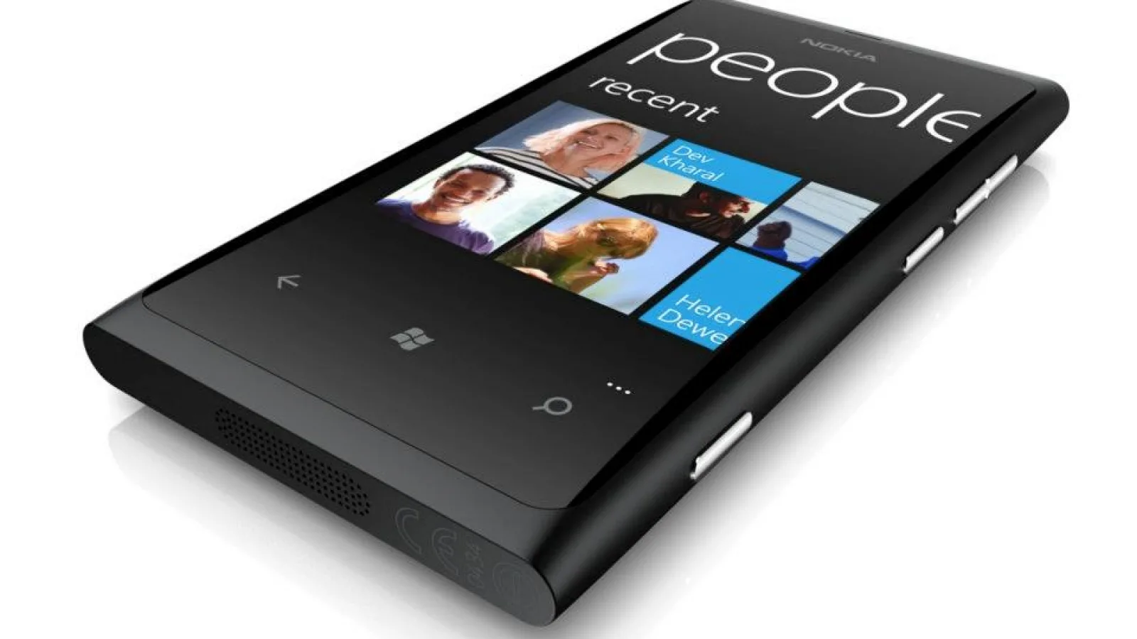 Nokia Lumia 800 ajunge la un preț cu 1000 de lei mai mic decât anul trecut