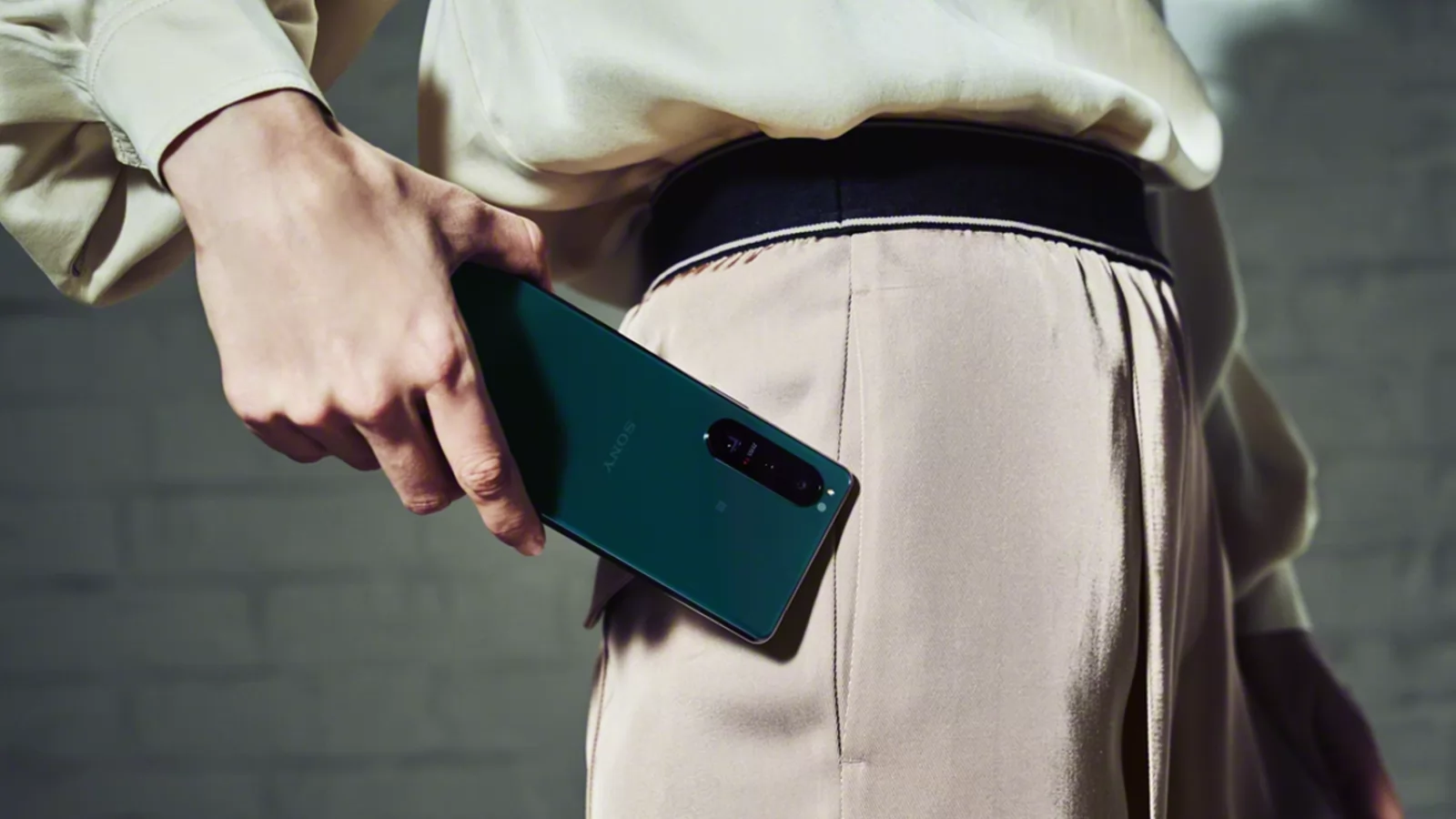 Sony Xperia 5 III devine oficial! Flagship compact cu procesor Snapdragon 888, baterie generoasă și display cu refresh rate de 120Hz