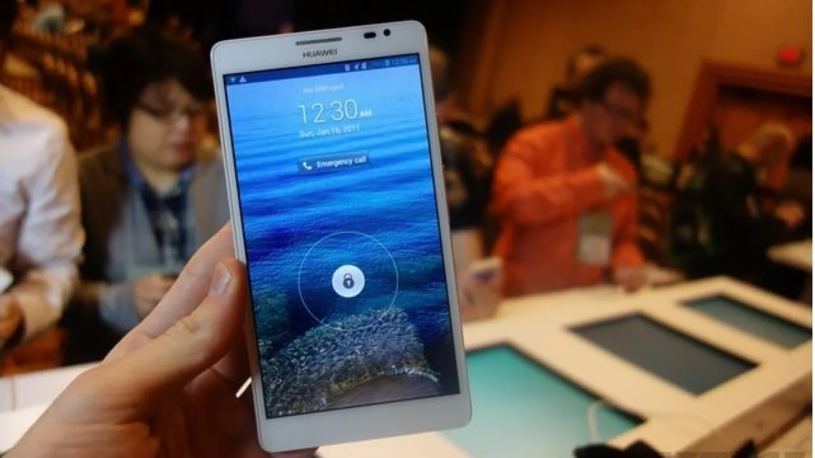 CES 2013: Huawei sparge barierele phableturilor cu Ascend Mate, terminal cu ecran de 6.1 inch