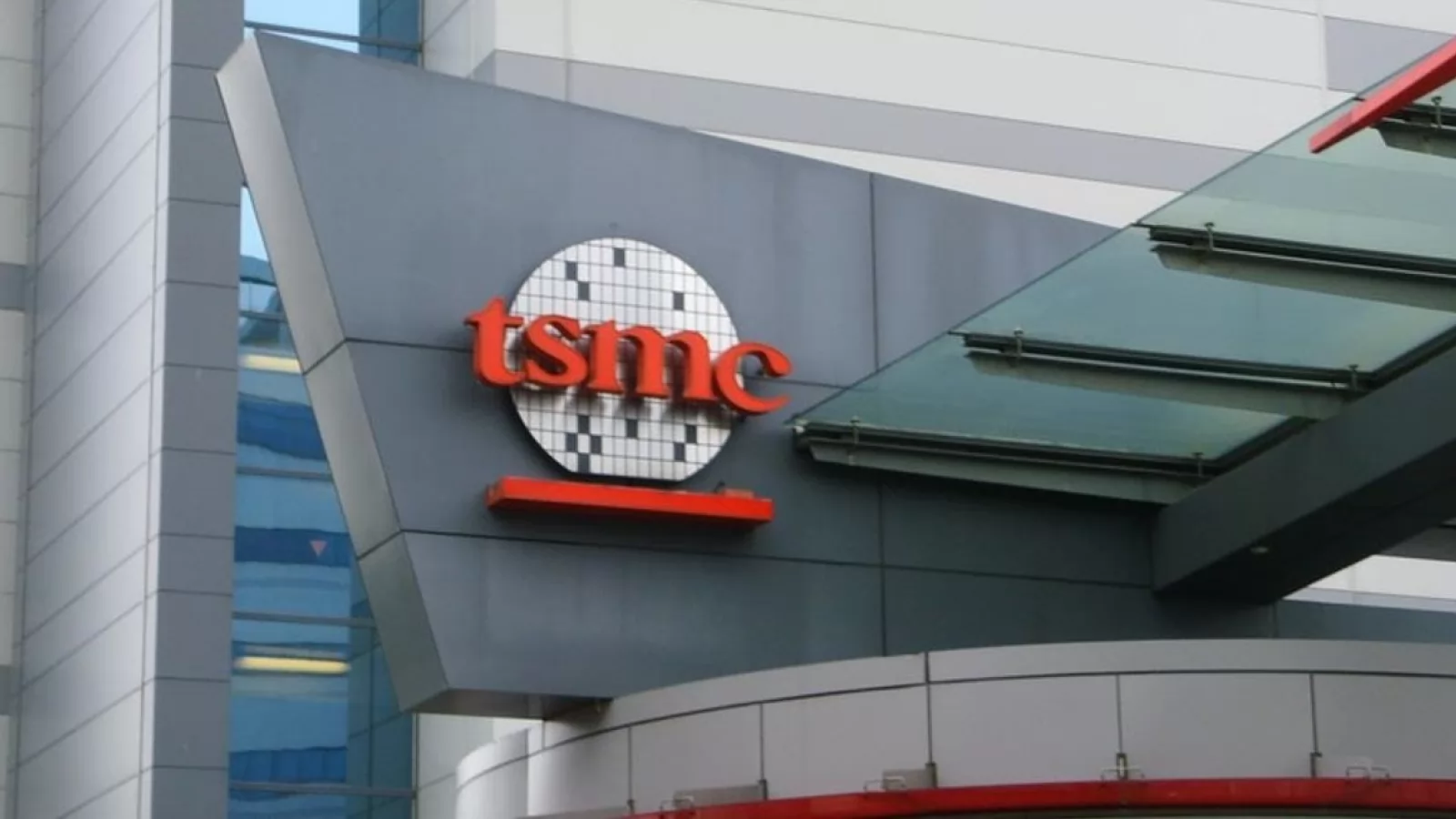 TSMC, furnizor vital de procesoare este prins în disputa SUA - China; Suspendă livrări de procesoare spre China