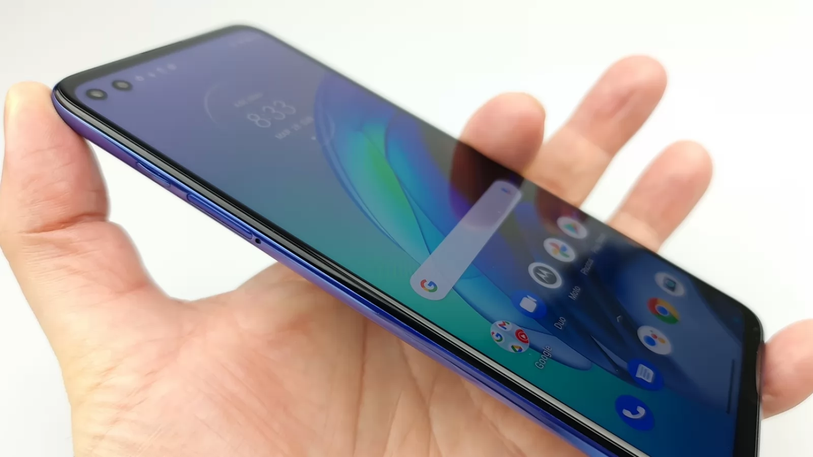 Motorola Moto G100: Display reîncarnat de pe Moto G 5G Plus