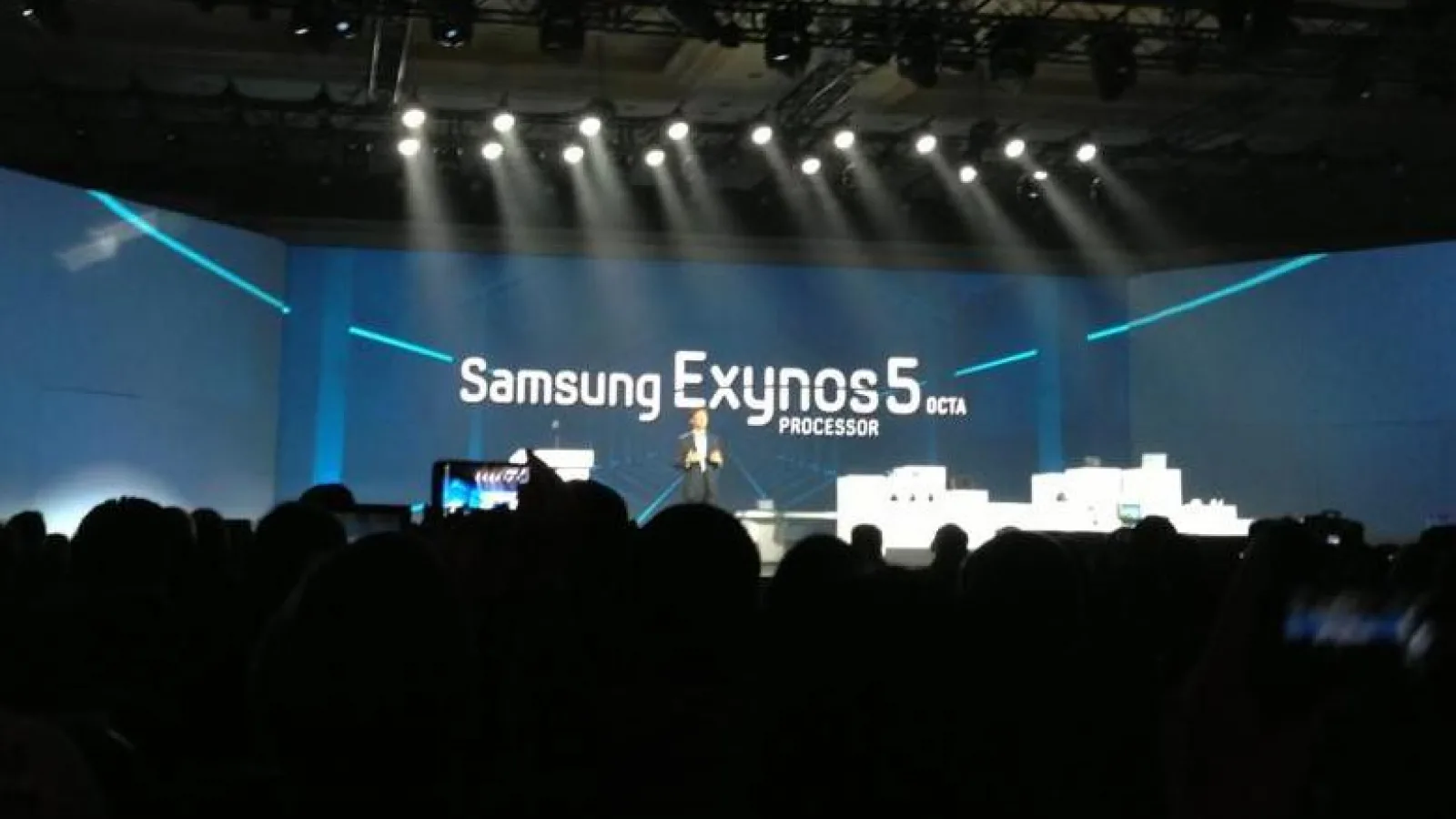Noi detalii despre procesorul 8 core Samsung Exynos 5 Octa: vine cu GPU PowerVR SGX 544MP3, nu ARM Mali!