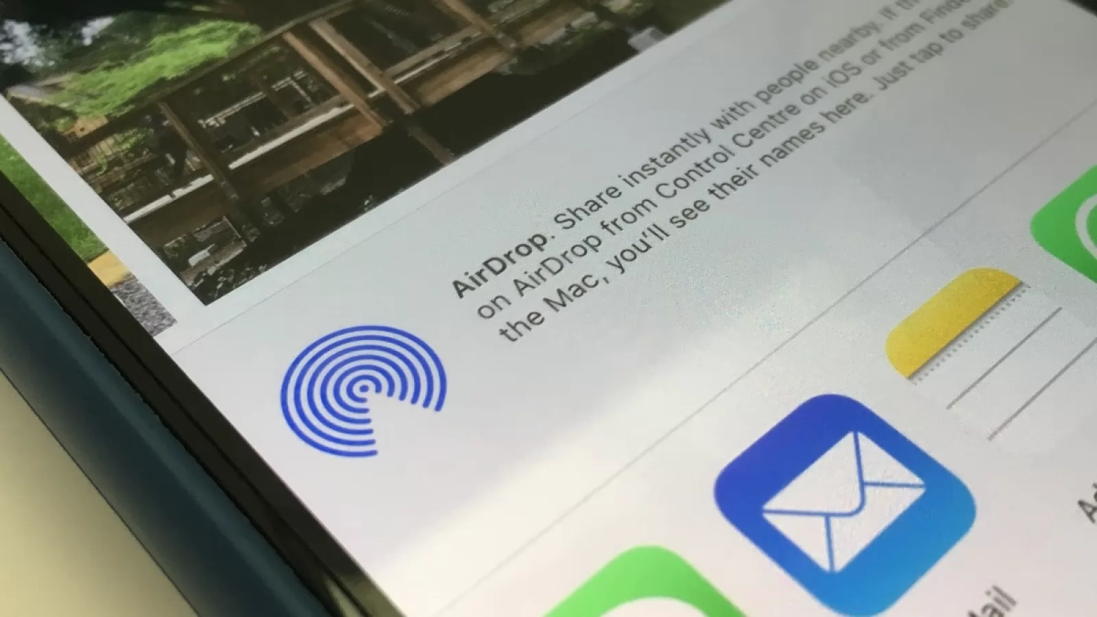 Apple AirDrop are o vulnerabilitate gravă, care ar scăpa informaţii importante ale utilizatorilor