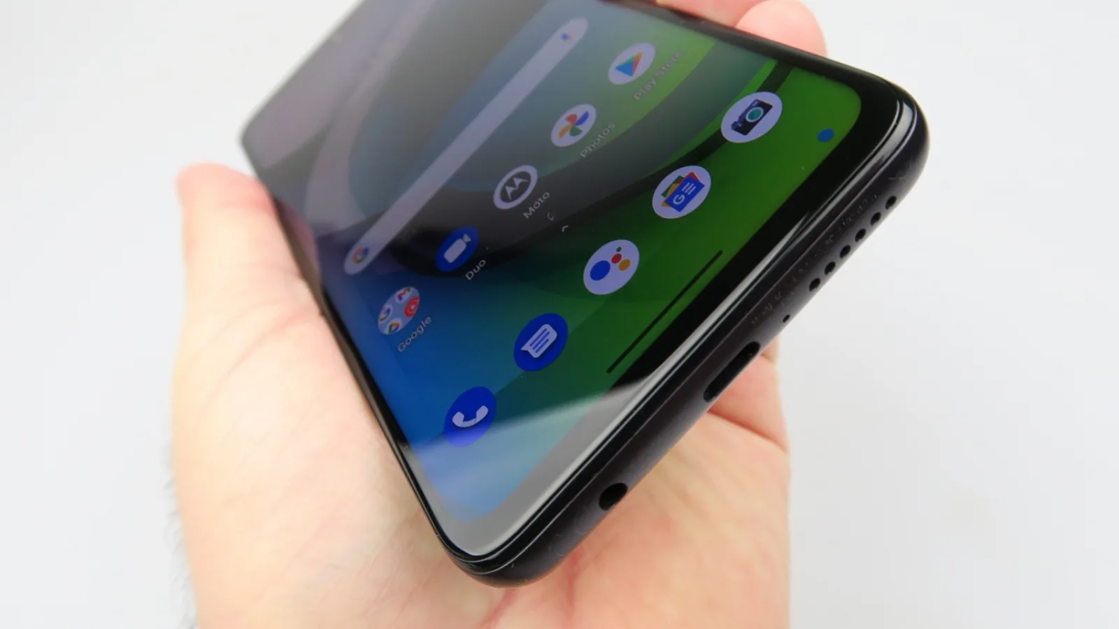 Motorola Moto G 5G: Acustică ajustabilă din setări, cu un speaker singular şi puternic
