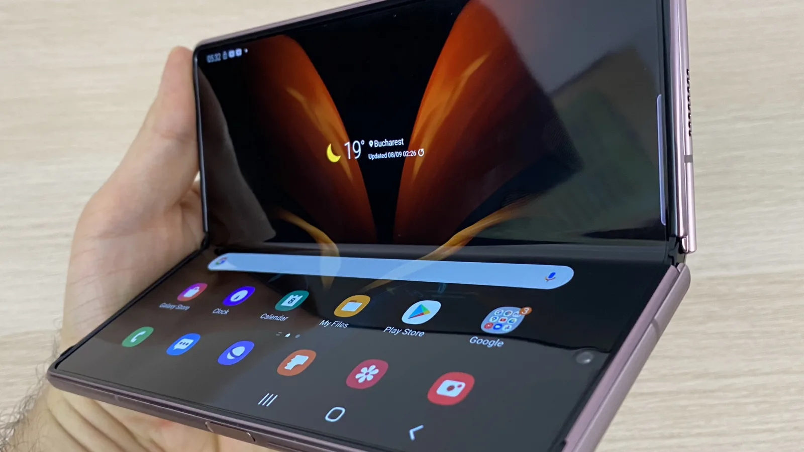 Samsung Galaxy Z Fold2 5G poate fi achiziționat din Germania pentru sub 4000 de lei până pe 30 aprilie; Iată cum