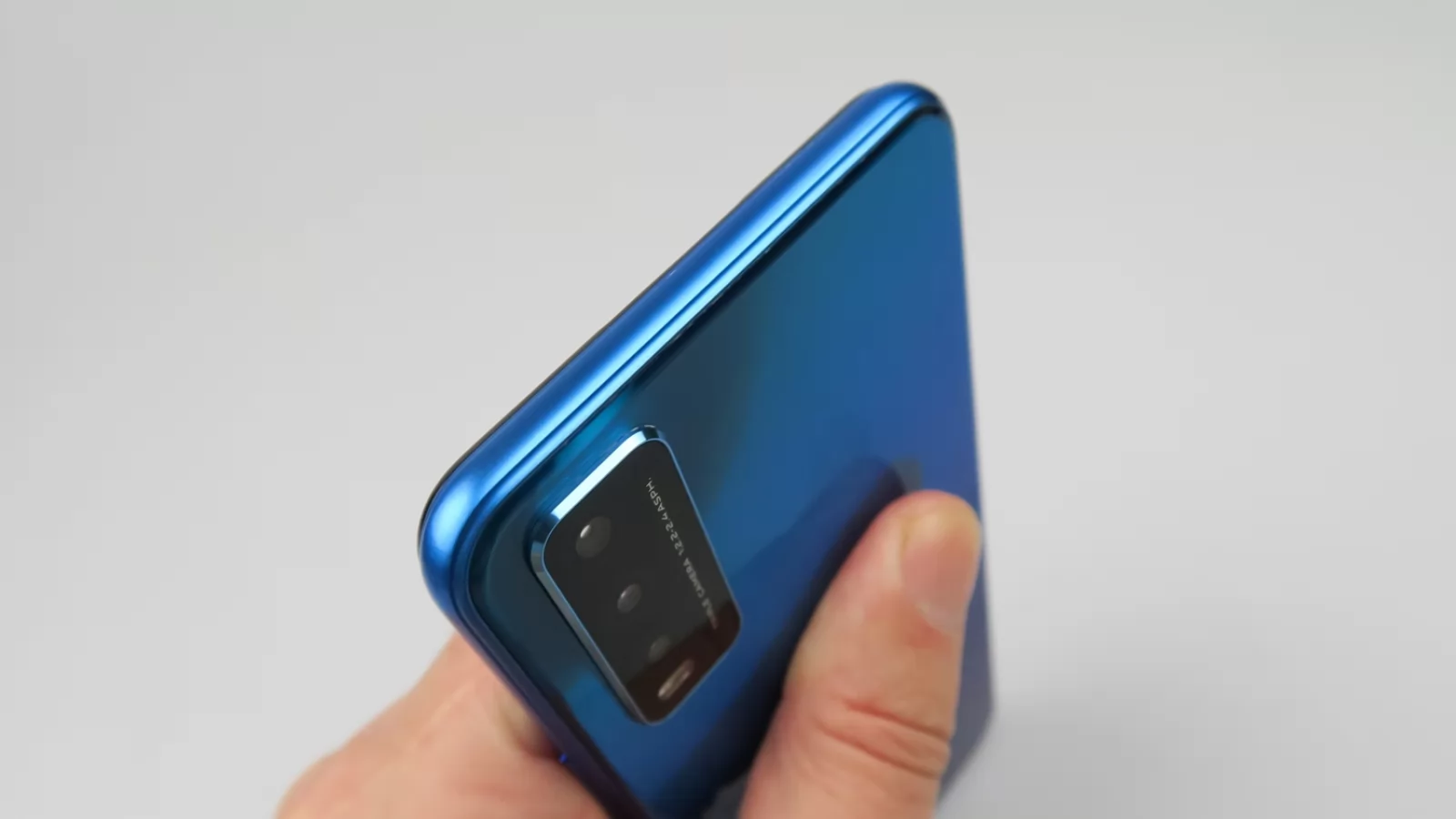 Vivo Y20s: Conectivitate WiFi surprinzătoare, dar şi microUSB jos