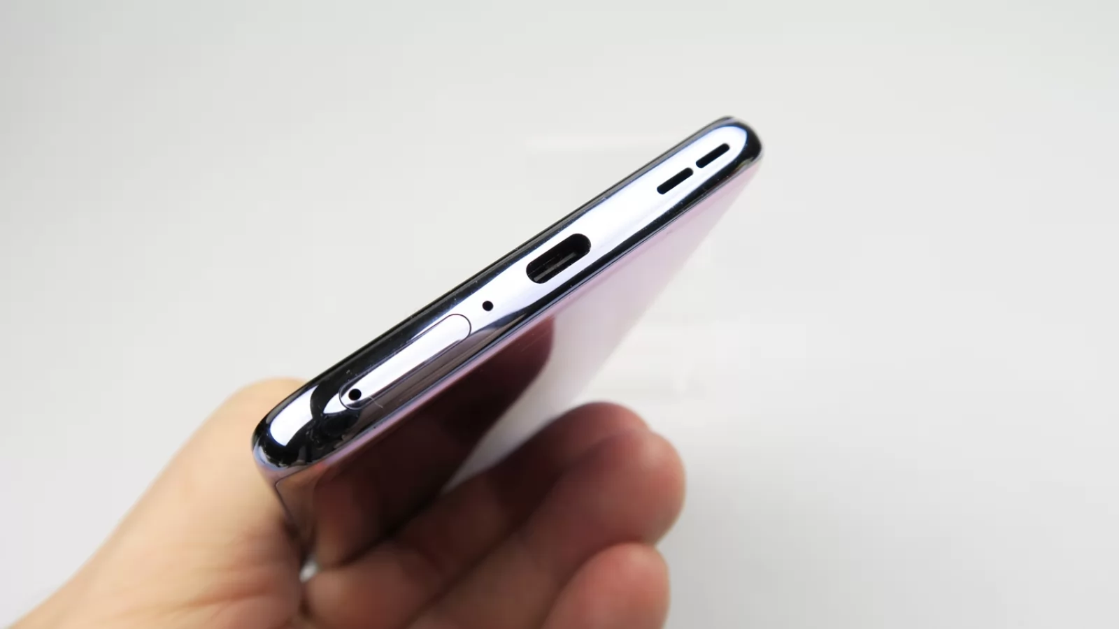 OnePlus 9: Acustică stereo, cu ceva surround, voce plăcută