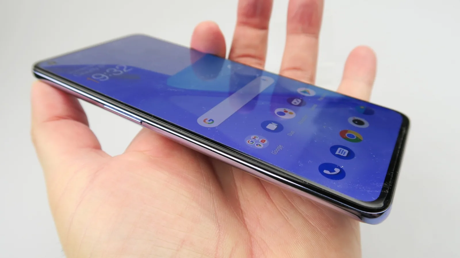 OnePlus 9: Display excelent, luminozitate stelară