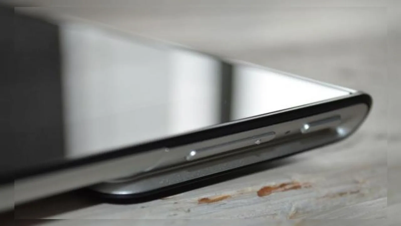 Sony Xperia Tablet Z primește un preț și are dimensiuni incredibile pentru o tabletă de 10.1 inch