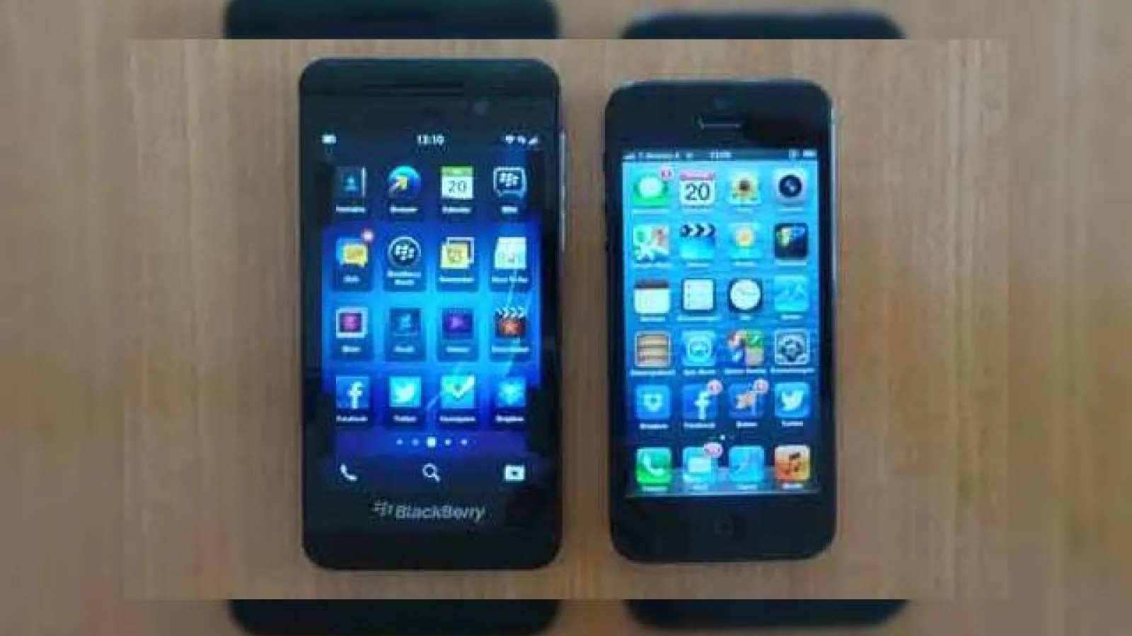 BlackBerry Z10 versus iPhone 5, comparație pentru telefoanele momentului (Video)