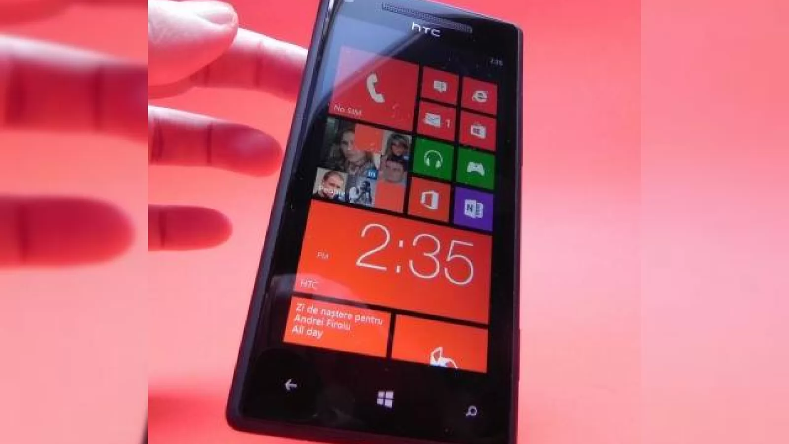 Review HTC Windows Phone 8X: cel mai bun design HTC din ultima vreme și calitate audio deosebită (Video)