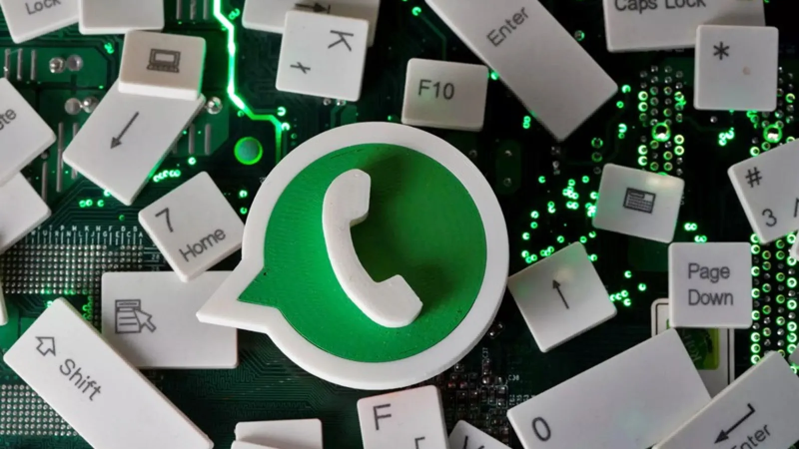 Autorităţile germane interzic celor de la Facebook să colecteze datele utilizatorilor de WhatsApp