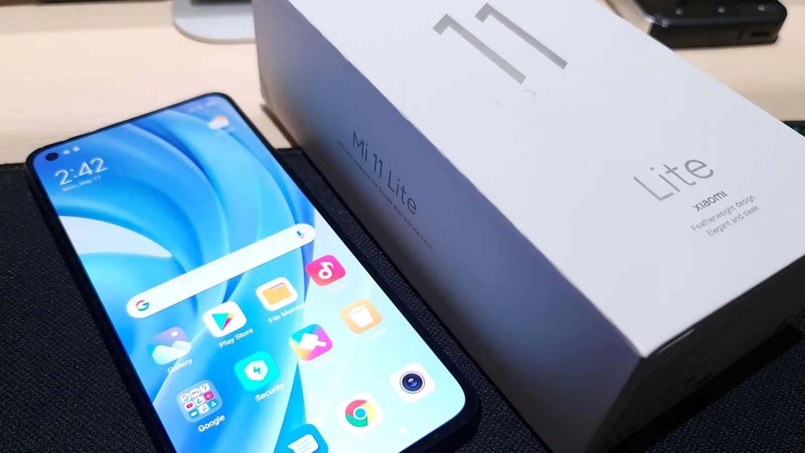 Xiaomi Mi 11 Lite 4G Unboxing: telefon 4G stilat, cu 90% din dotările variantei 5G (Video)