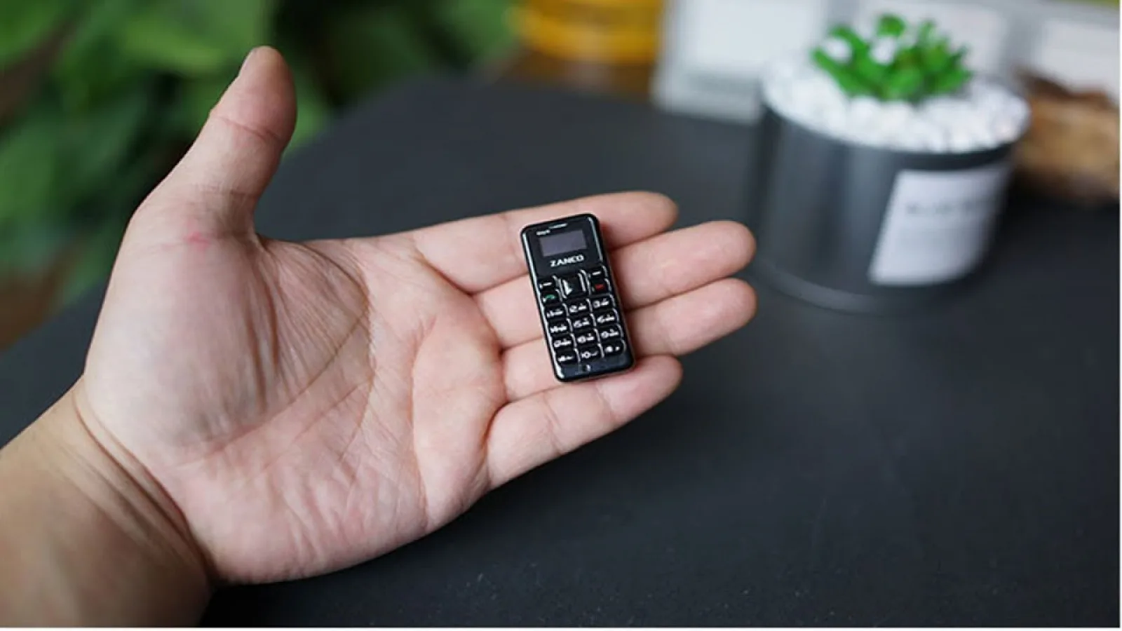 Mobicast #352: Dezbatere "există piaţă pentru telefoane mici?", lansare ZenFone 8, Mi 11 Ultra şi Tesla în România, AC Valhalla Wrath of Druids