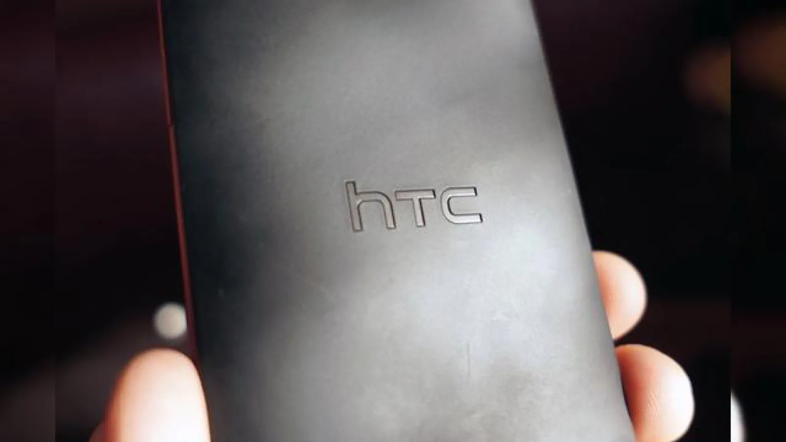 HTC M7 debutează În magazine pe 8 martie, la prețul de 649 euro