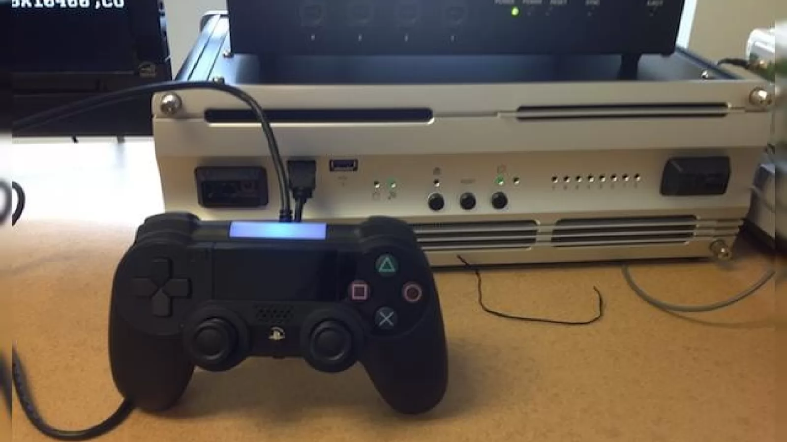Să fie acesta joystickul lui PlayStation 4? (Imagine)