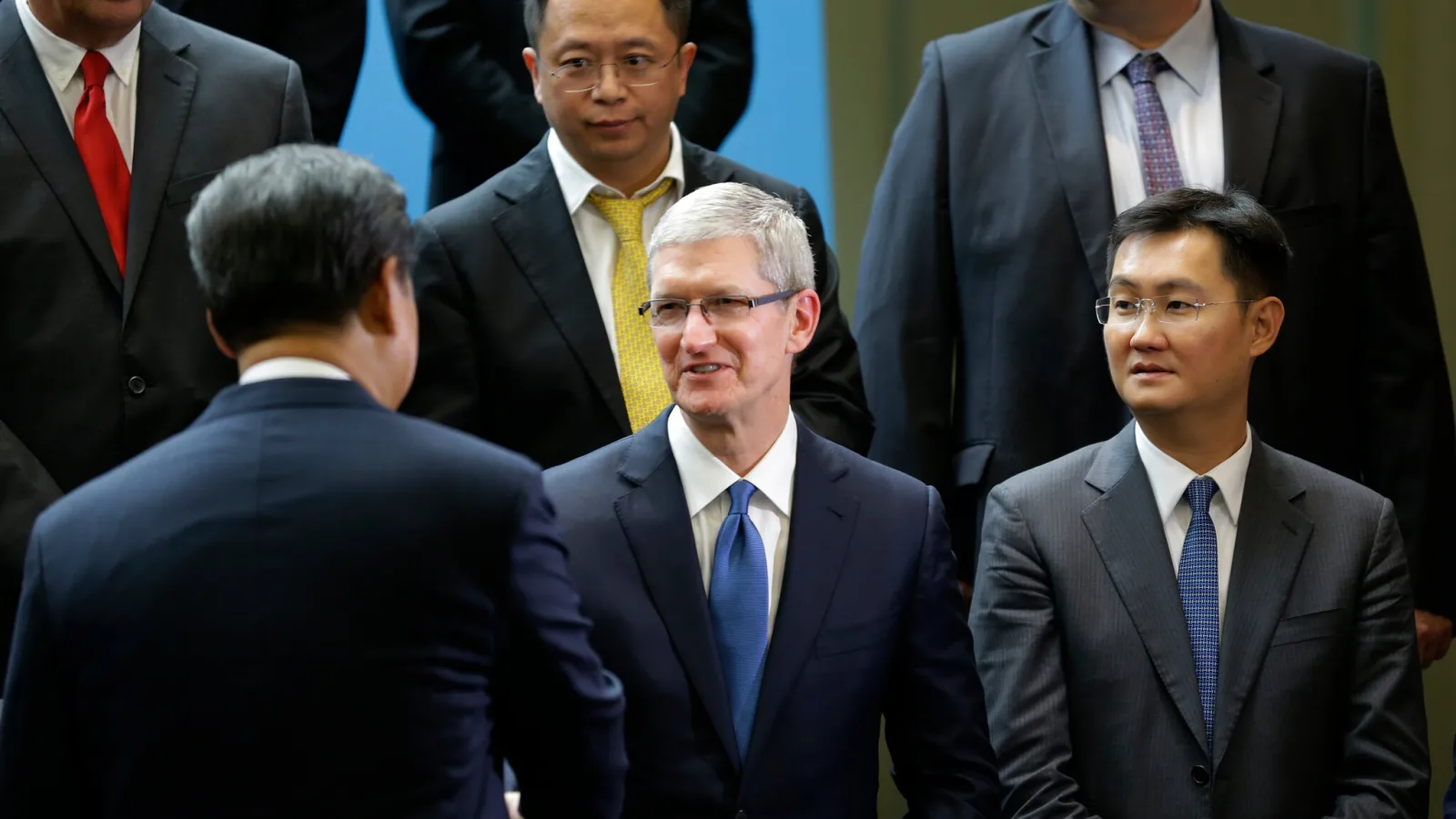 Apple se conformează în China, punând la dispoziţia autorităților serverele iCloud şi ştergând aplicaţii la comandă