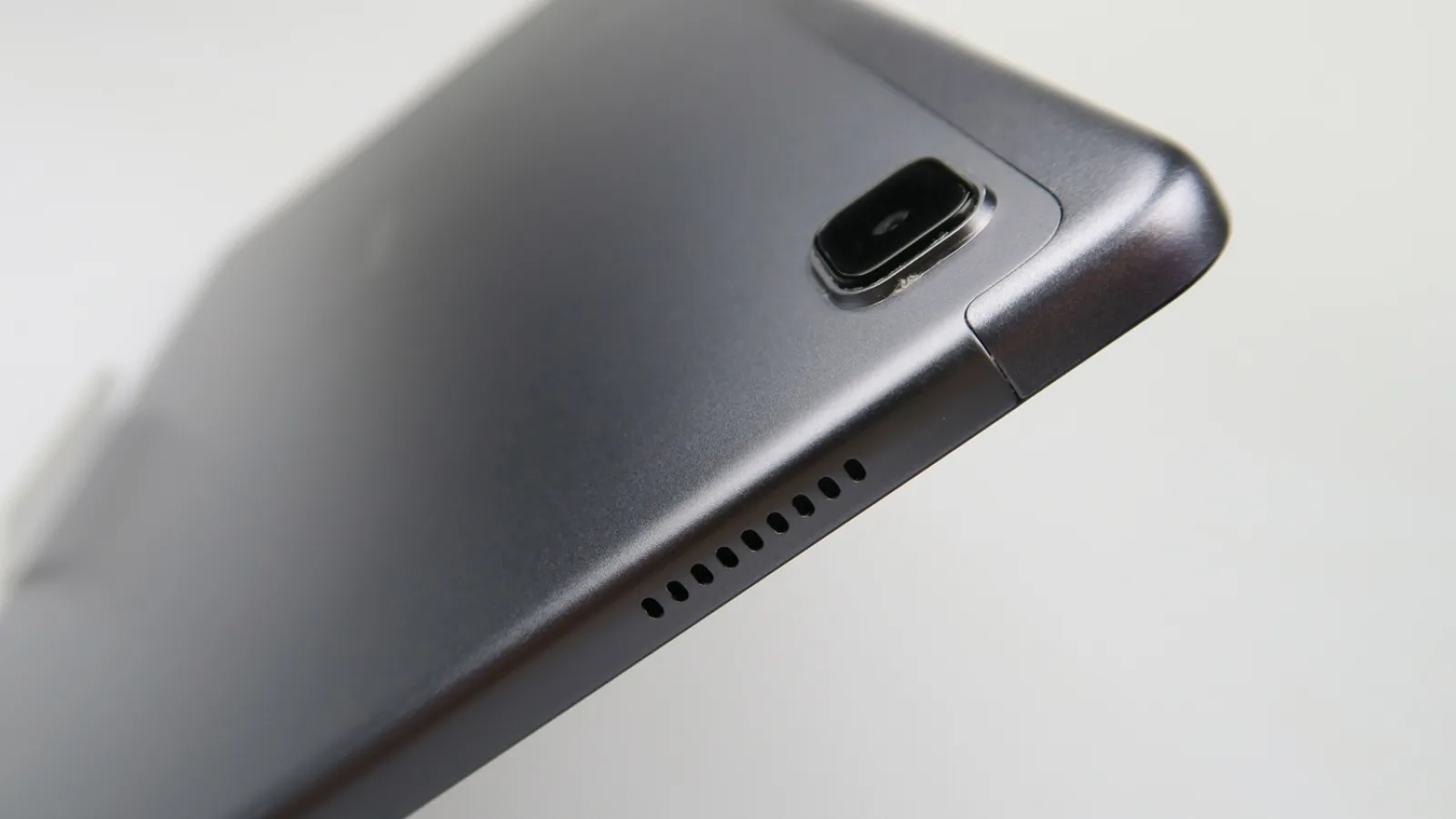 Samsung Galaxy Tab A7 10.4 2020 (4G LTE): Acustica are difuzoare quad capabile, gălăgioase
