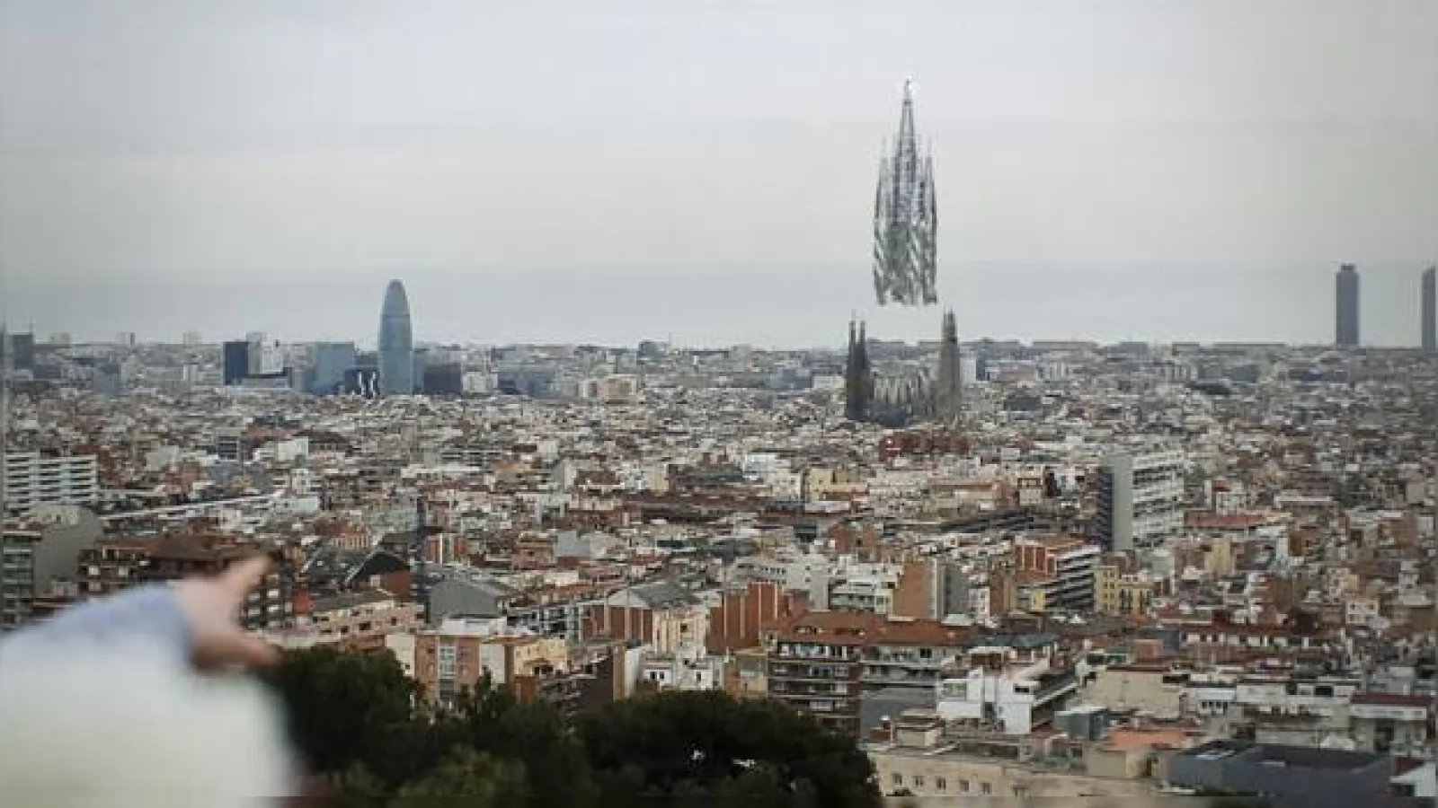 ASUS cucerește Sagrada Familia din Barcelona cu o navă extraterestră; Teaser pentru MWC 2013! (Video)