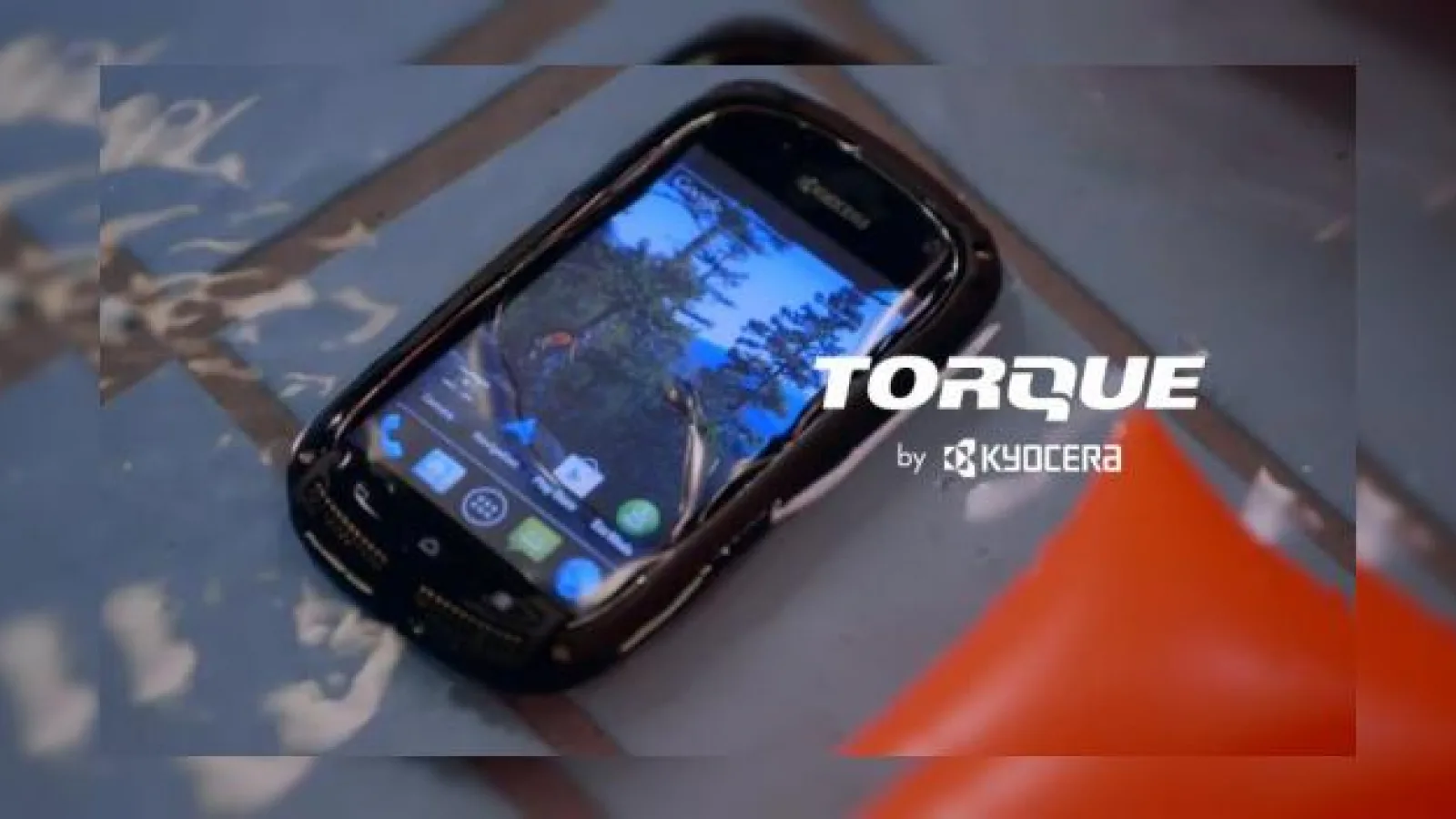 Kyocera Torque, telefonul ultrarezistent de 99 de dolari, promovat de Bear Grylls (Video)