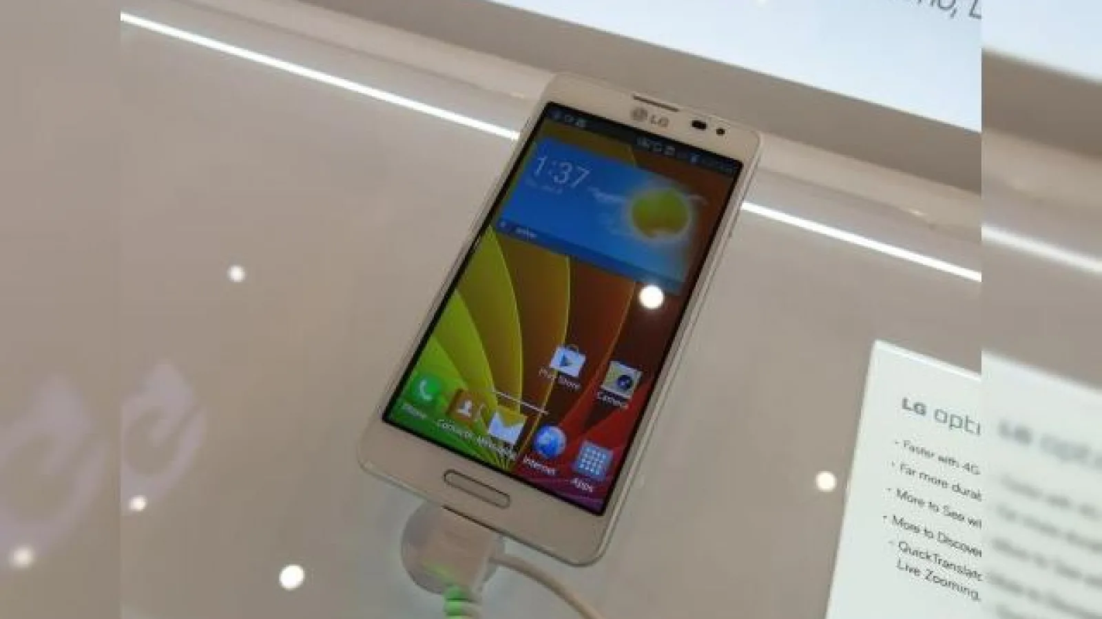 MWC 2013: LG Optimus F7 ni se prezintă la prima atingere (Video)