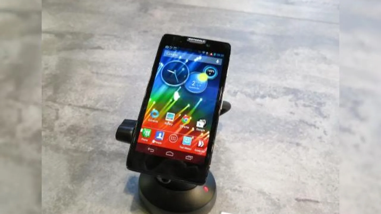 MWC 2013: Motorola RAZR HD hands on preview, ultimul mohican Înainte de X Phone (Video)