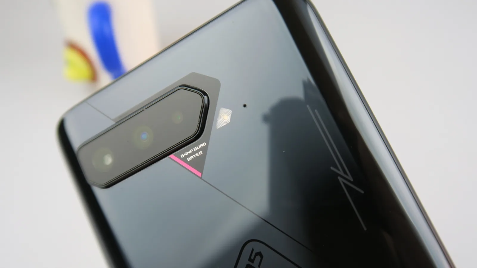 ASUS ROG Phone 5 Pro: Probabil cea mai bună cameră de pe un smartphone de gaming din 2021