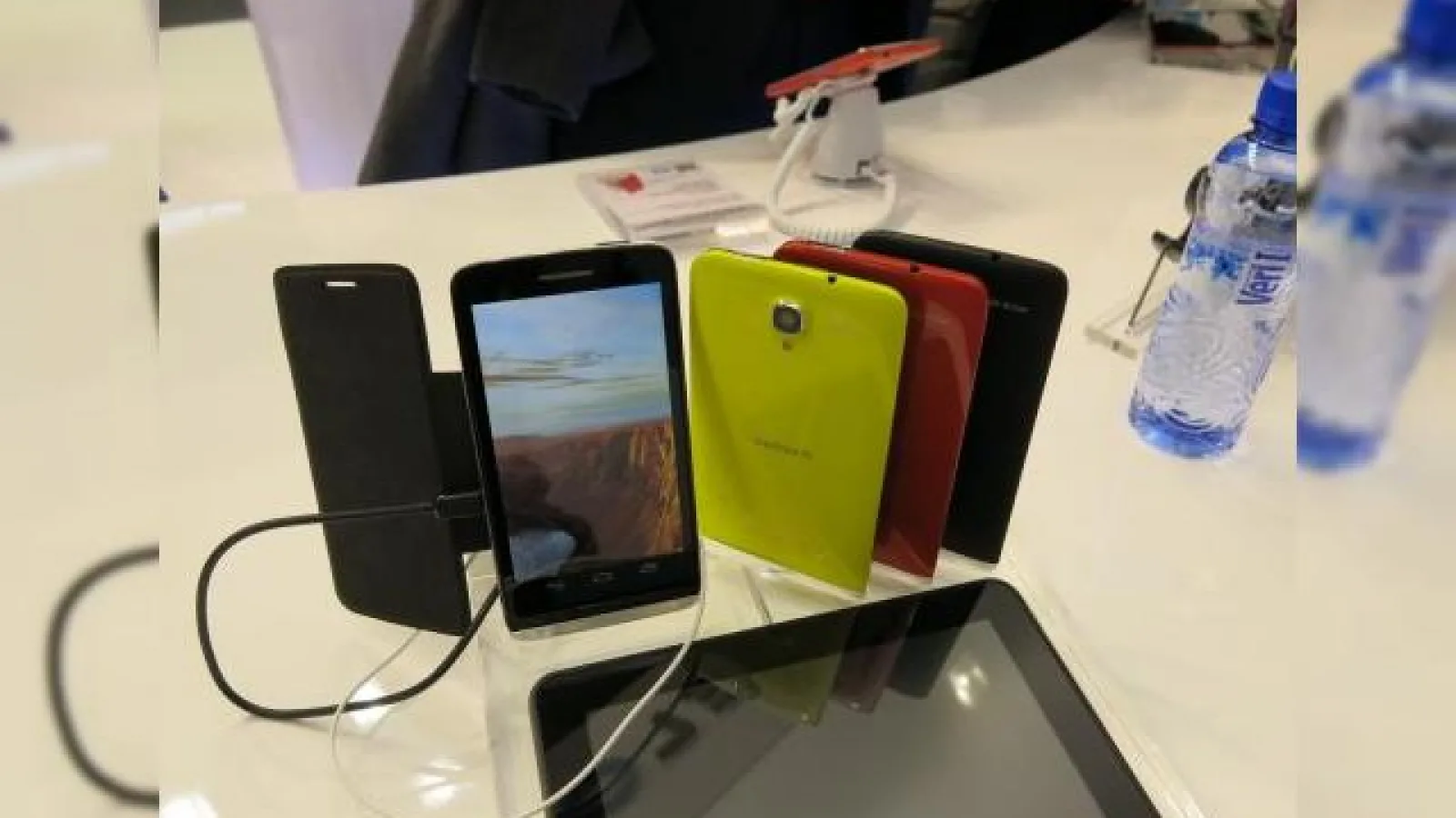 MWC 2013: Alcatel One Touch Scribe HD, un prim phablet al companiei (Video)
