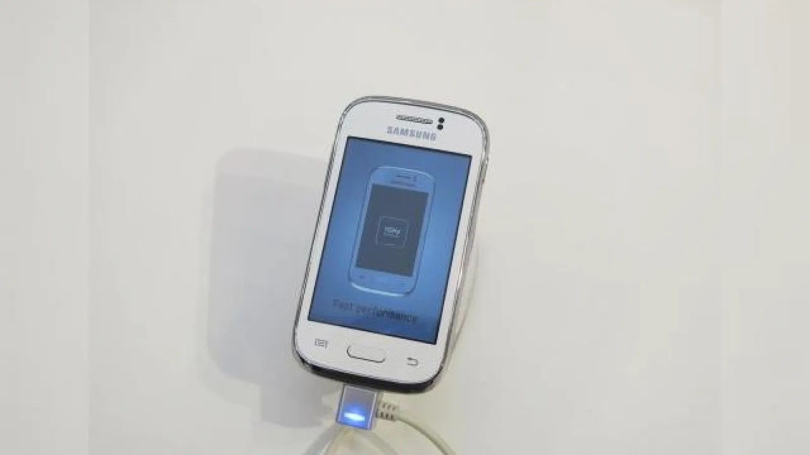 MWC 2013: Samsung Galaxy Young Într-o experiență hands on cu un terminal de buget (video)