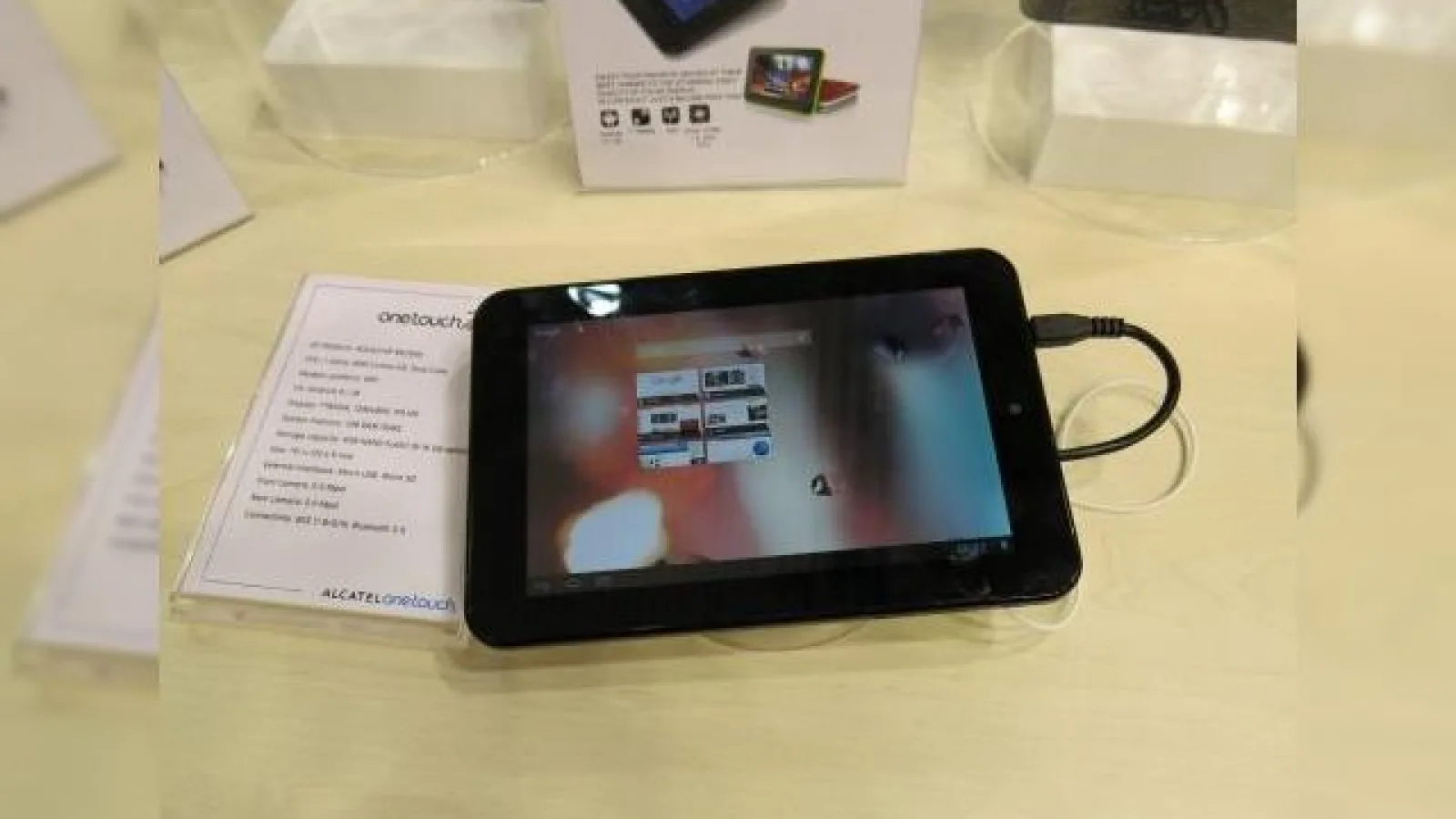 MWC 2013: Alcatel produce și tablete! Iată un hands on cu Alcatel One Touch Tab 7HD (Video)