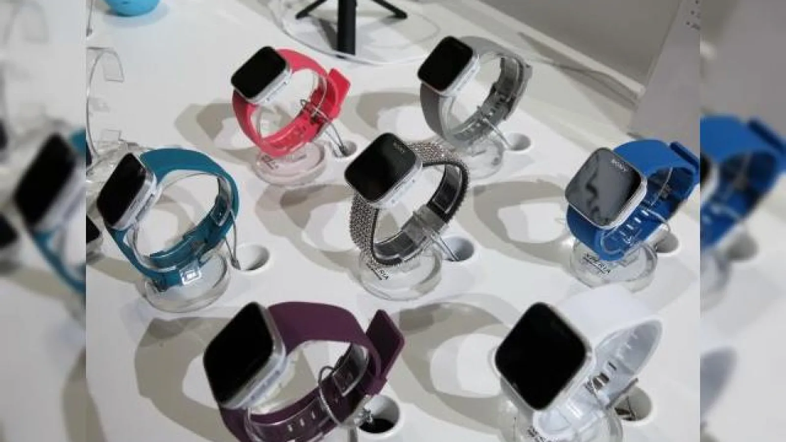 MWC 2013: Sony SmartWatch hands on preview, accesoriu companion În acțiune În Barcelona (Video)