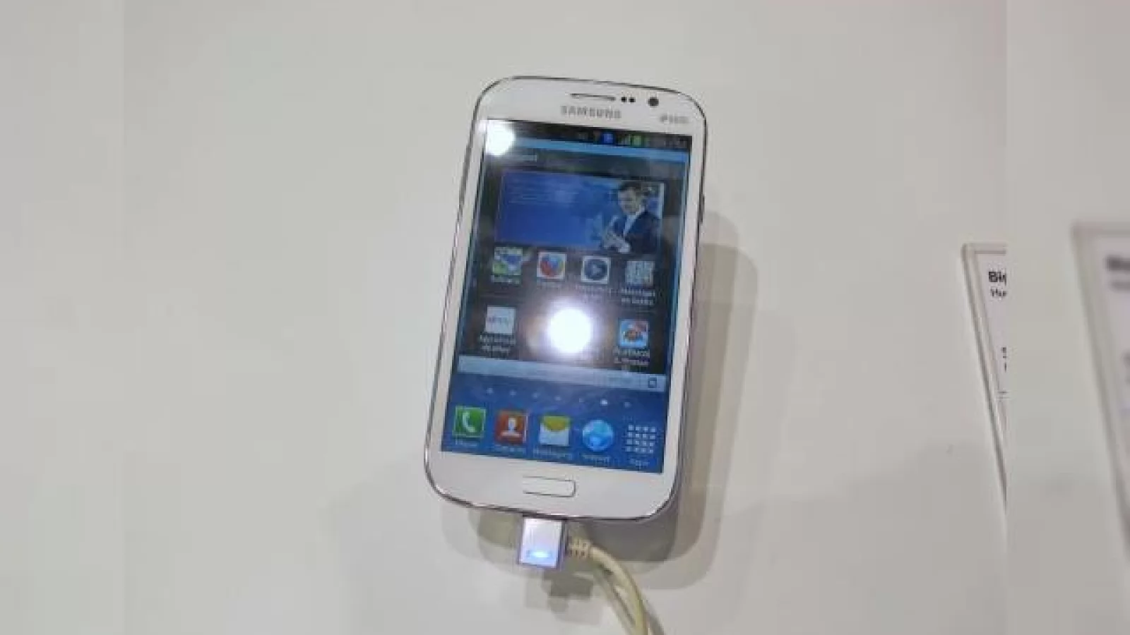 MWC 2013: Samsung Galaxy Grand hands on preview la MWC: un gigant cu dotări midrange (Video)