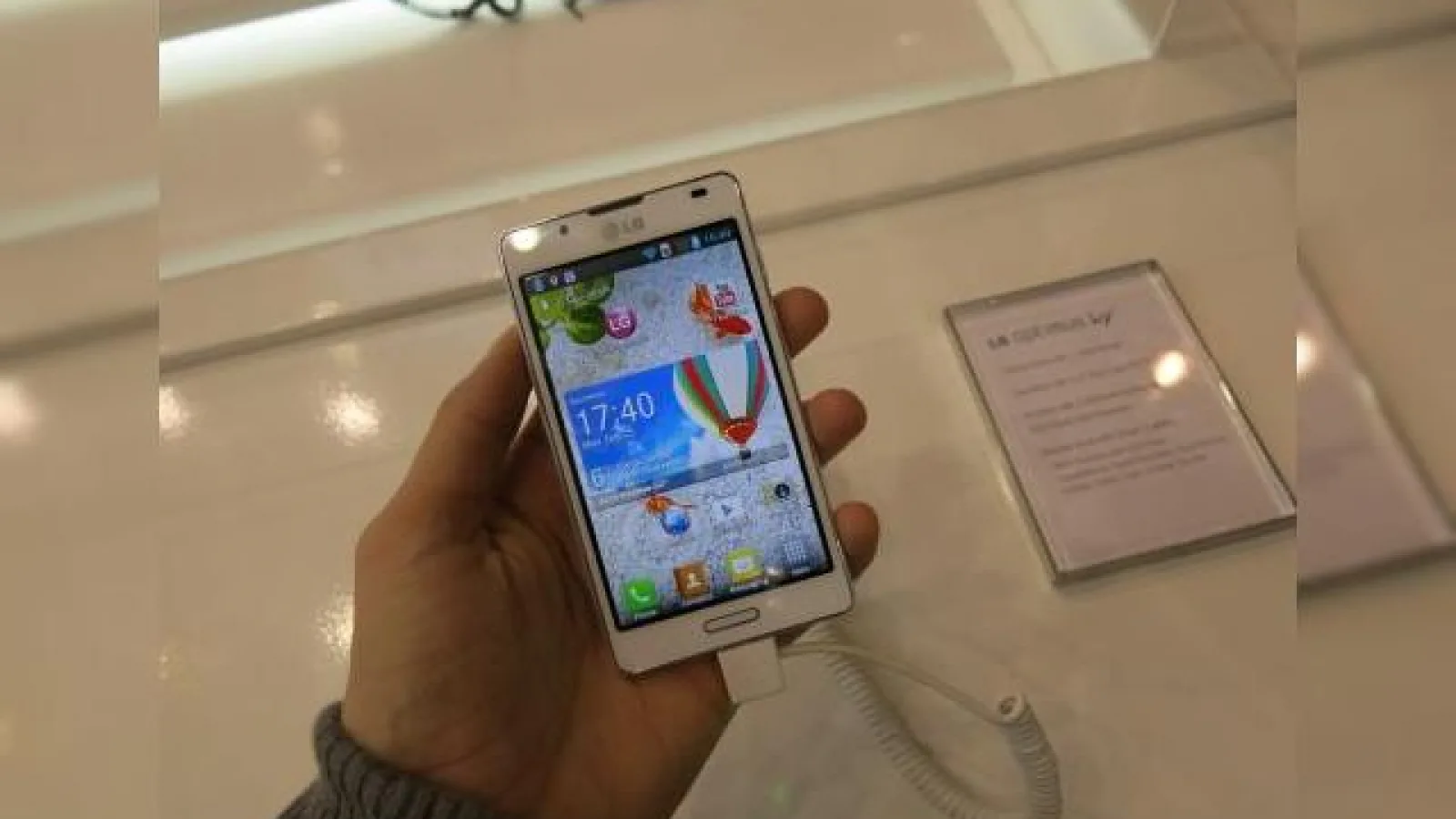 MWC 2013: LG Optimus L7 II Hands on preview În Barcelona, un midrange atractiv pentru 2013 (Video)