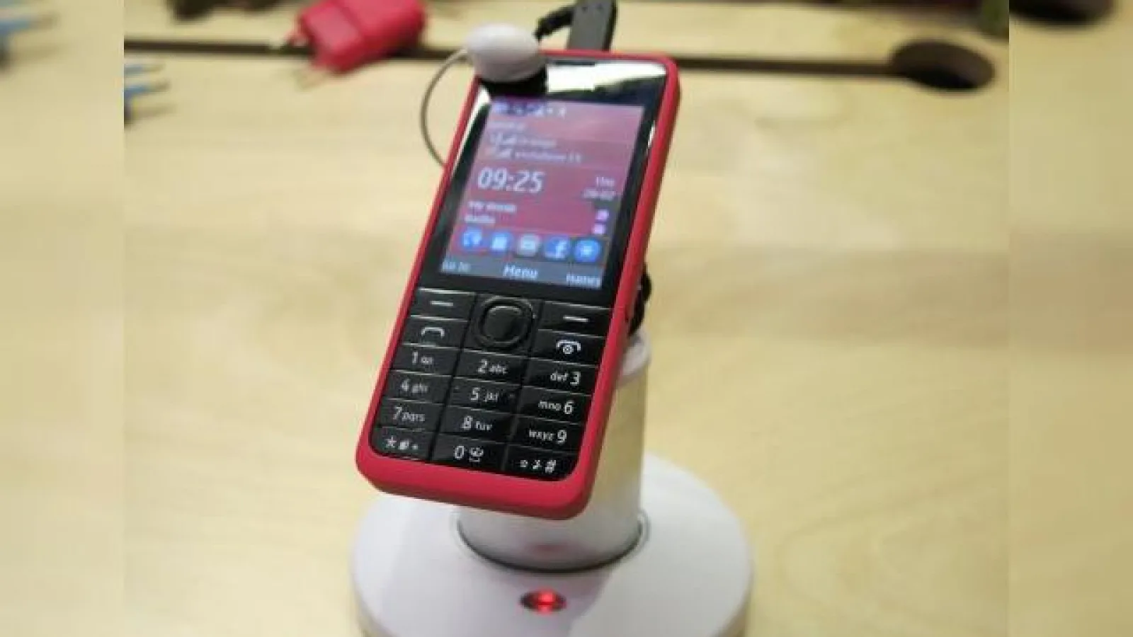 MWC 2013: Nokia 301 În acțiune Într-o experiență hands on, un feature phone cu funcții atractive (Video)