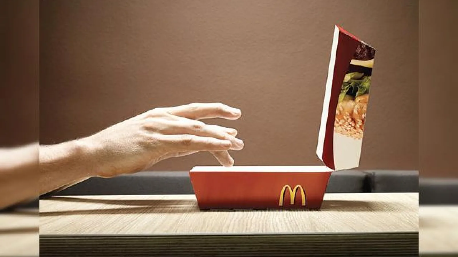 McDonald's Europa testează Încărcarea wireless pentru clienți (Video)