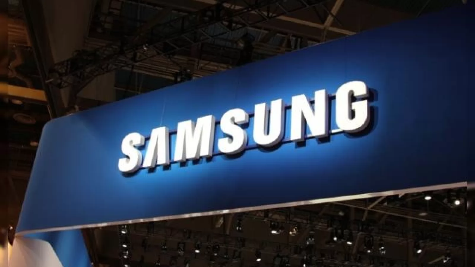 Apple se simte amenințată de investiția Samsung În Sharp