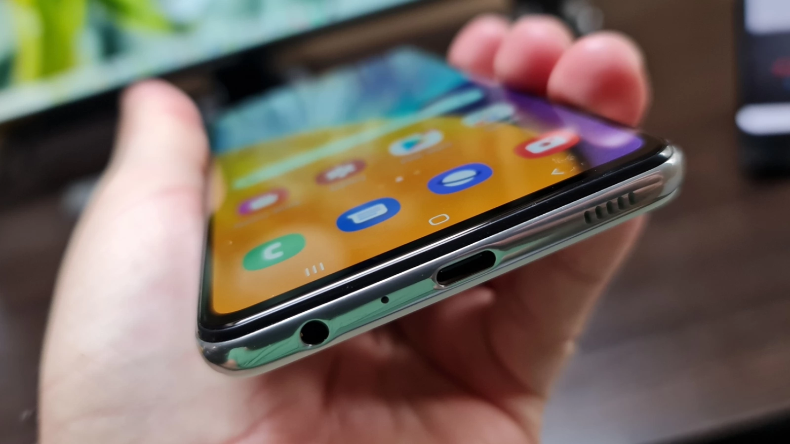 Samsung Galaxy A52 5G: Baterie peste Galaxy A51, rămân şi 20% pentru a doua zi