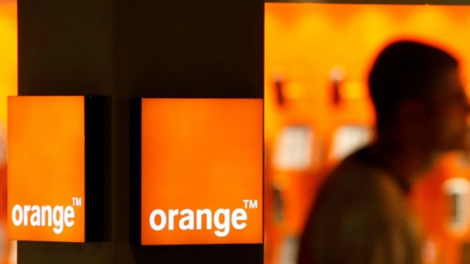 Orange România oferă super beneficii la portare și reduceri speciale pentru telefoane; 30% discount în cazul abonamentelor și internet nelimitat (5G)