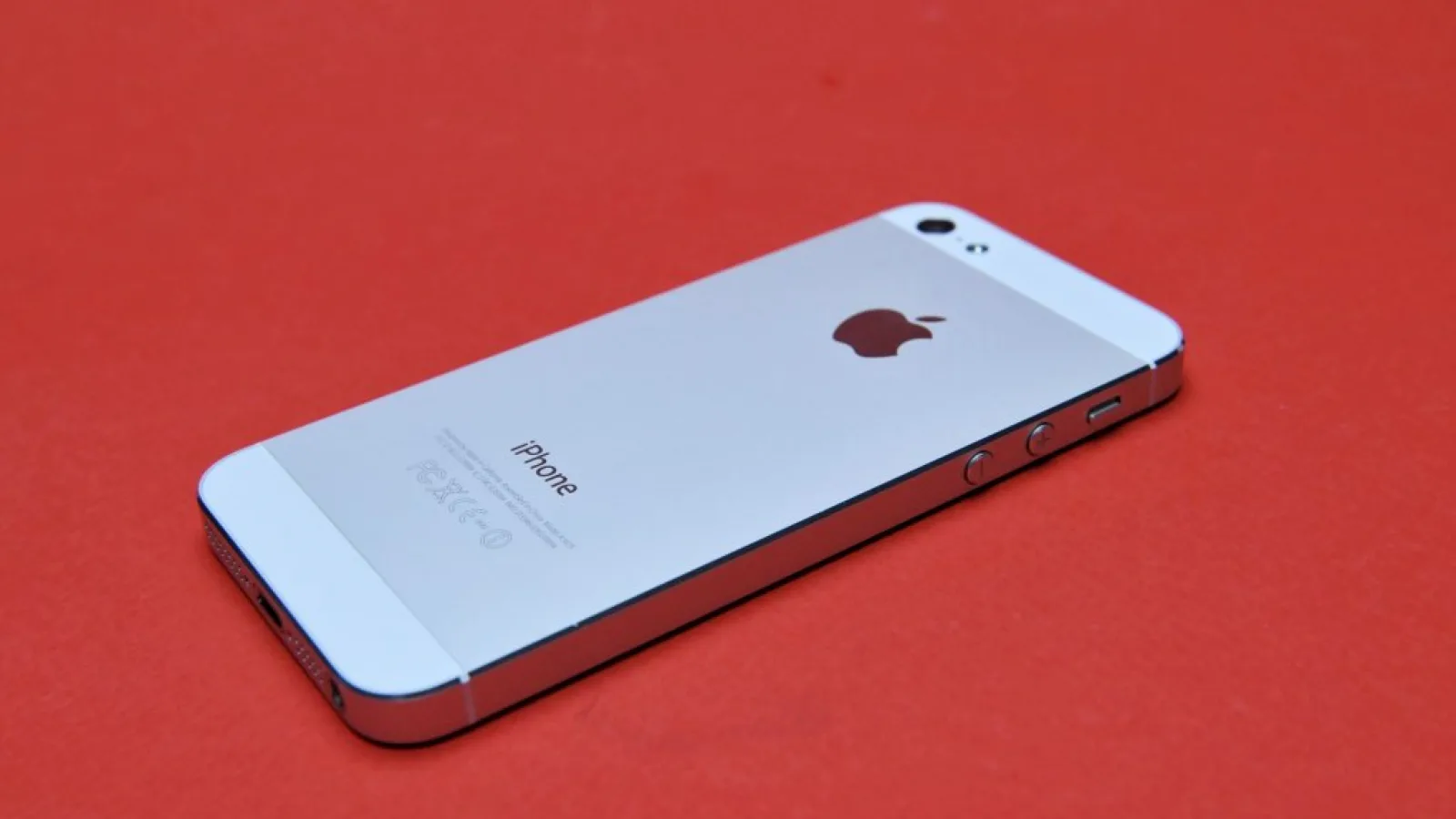BlackBerry Z10 vs iPhone 5 vs Samsung Galaxy S4 - telefoane de top cu sisteme de operare distincte