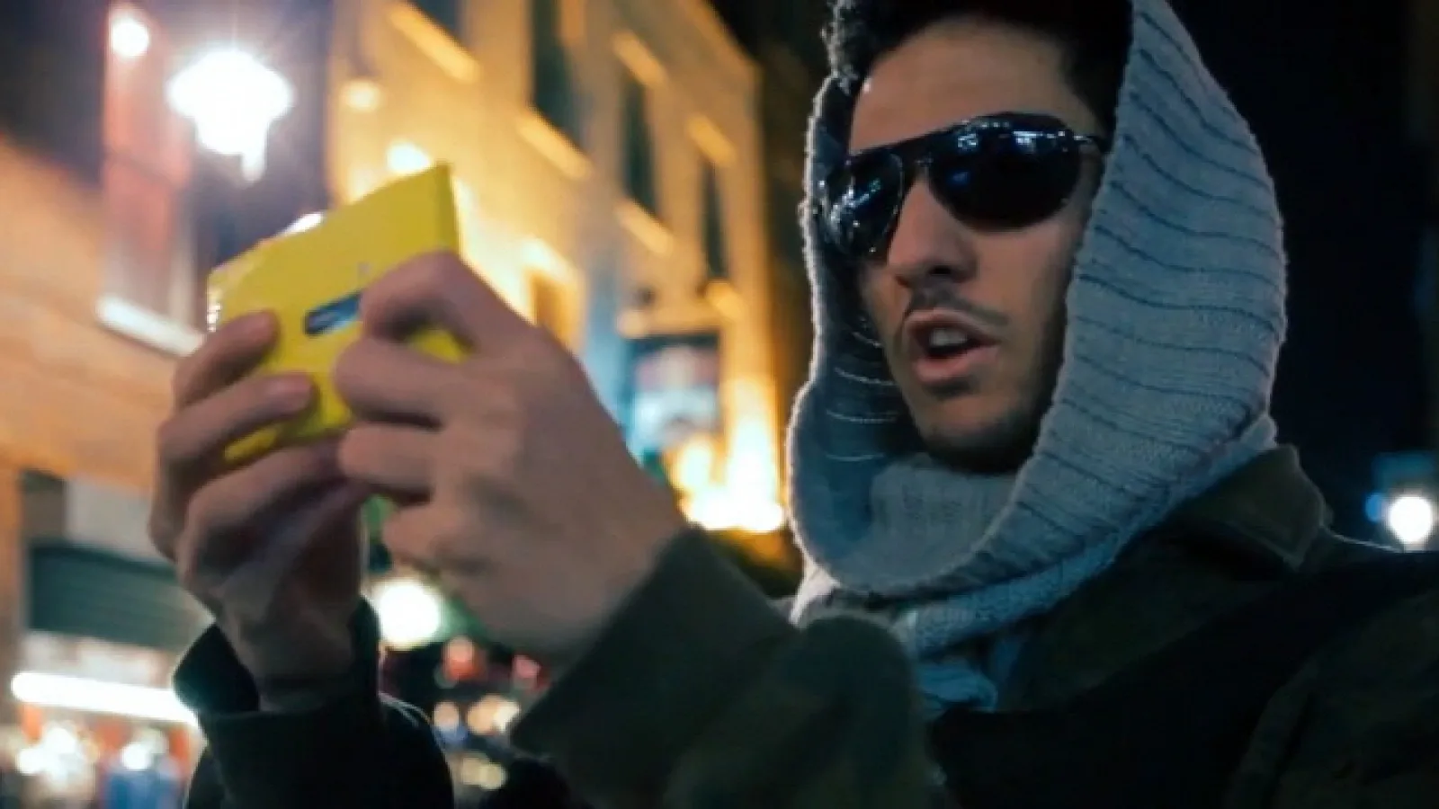 Unboxing inedit pentru Nokia Lumia 920: teroriști, escorte și vânătoare de oameni (Video)