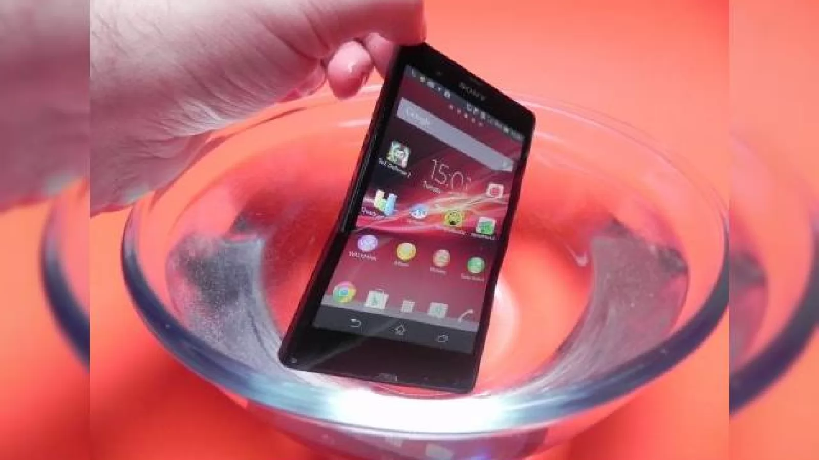 Review Sony Xperia Z: design elegant din sticlă, terminal performant, dar camera și ecranul sub așteptări (Video)