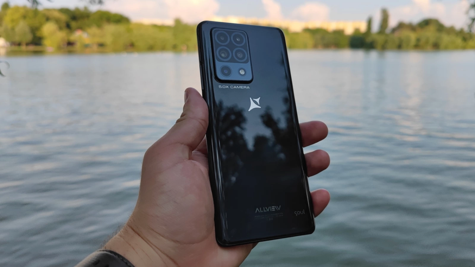 Allview Soul X8 Pro - Construcție solidă și un design familiar