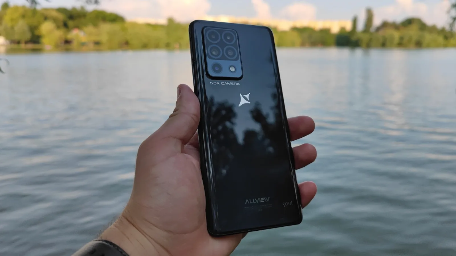 Allview Soul X8 Pro - Construcție solidă și un design familiar