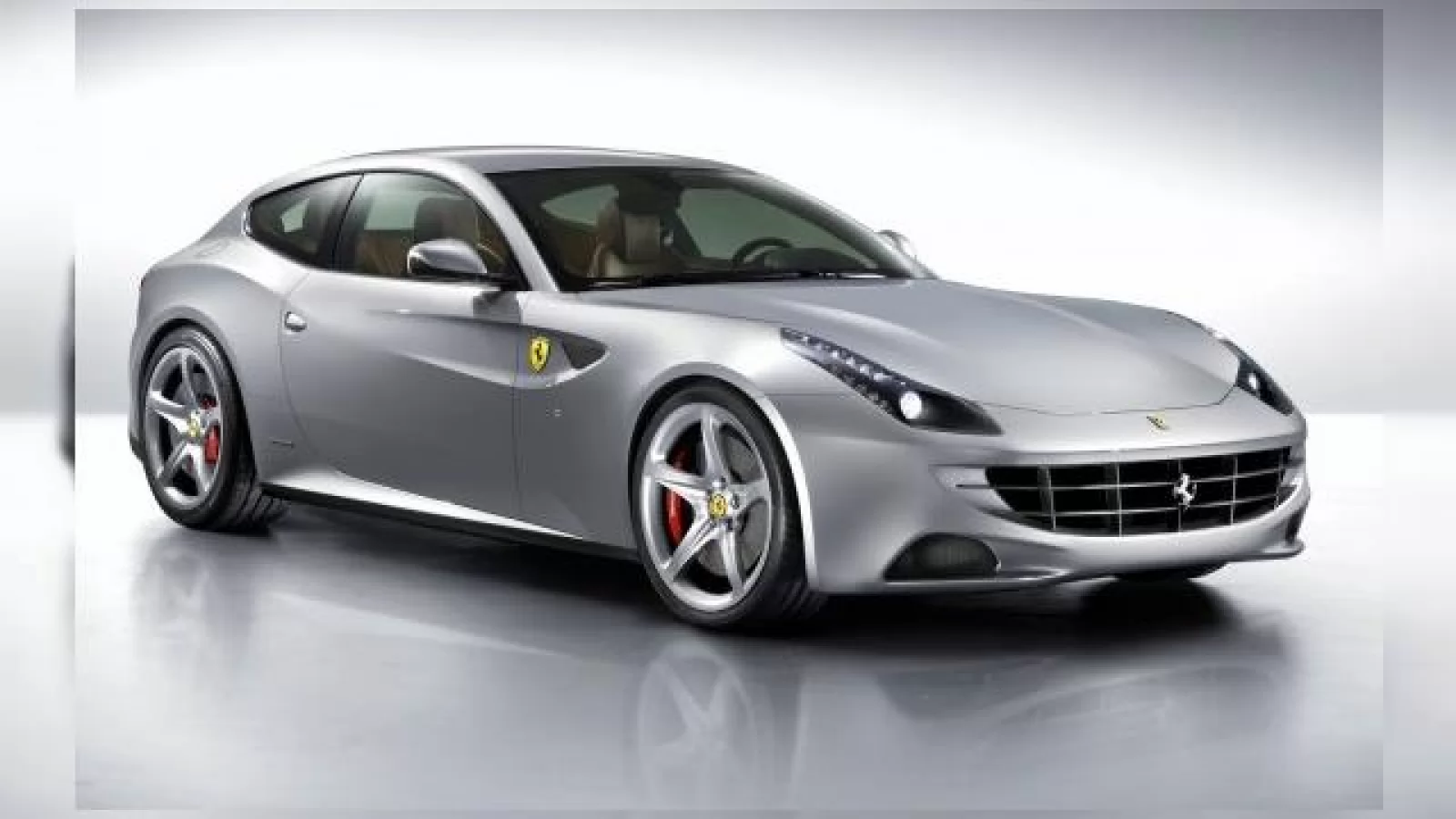 Ferrari FF vine cu sistemul Siri EyesFree inclus În pachet; Experiența de șofat high end e aici!