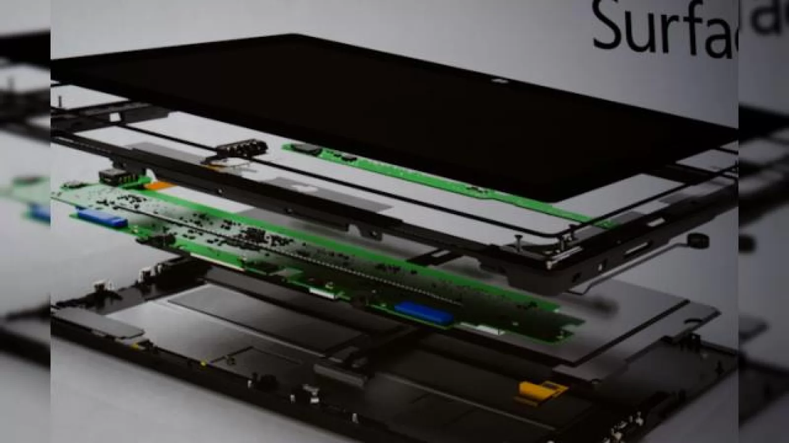 Microsoft caută designeri pentru tableta Surface Mini de 7/8 inch