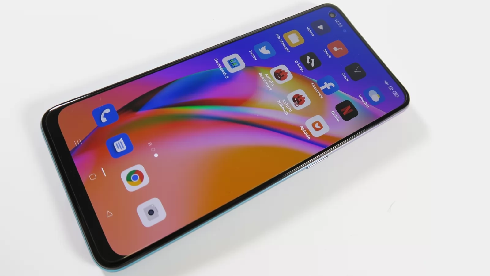 Oppo Reno5 Lite: Display destul de luminos pentru un telefon midrange